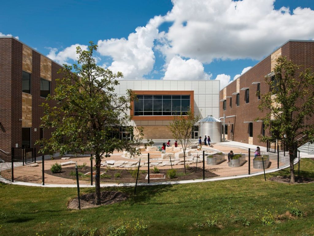 dearinges-rainwater-harvesting-courtyard