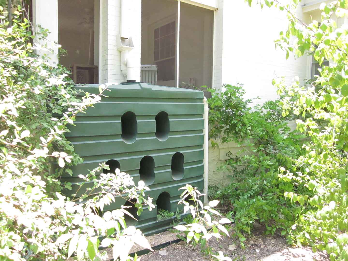 300 gallon poly rainwater slimline tank